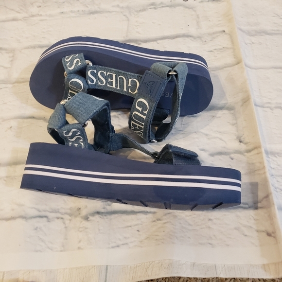 Guess sandals size 5 - Picture 3 of 9